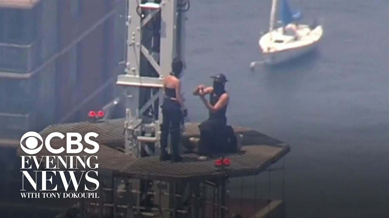 Empire State Building climbers engaged and under arrest