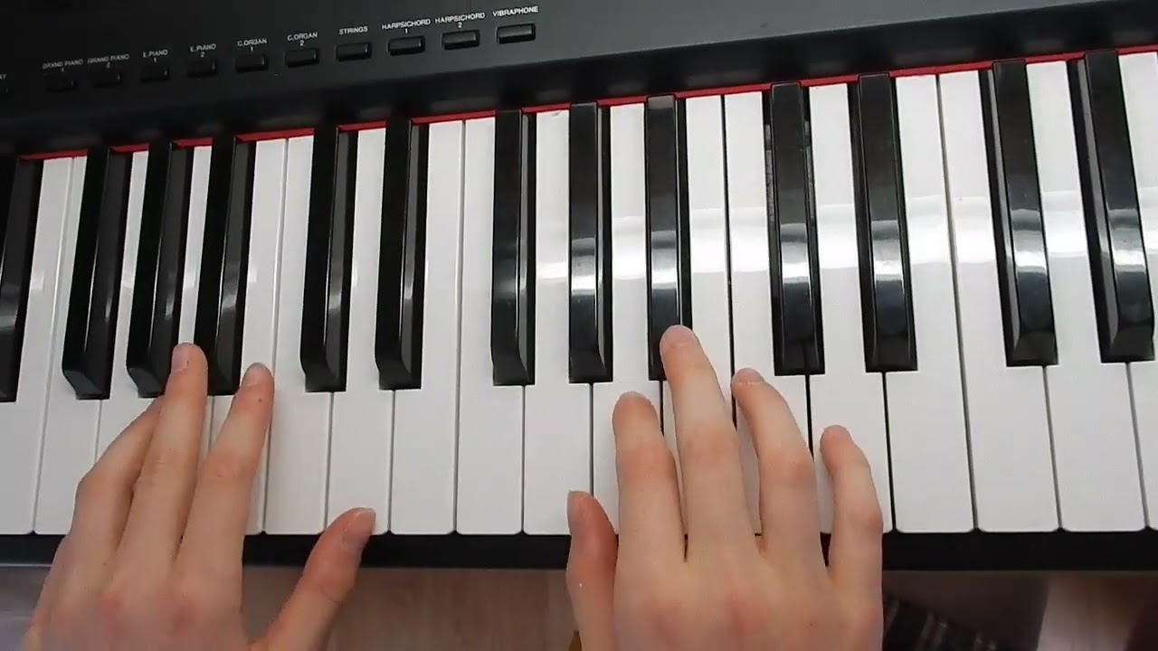 Sarah au piano &eacute;motion le 8 mai 2023