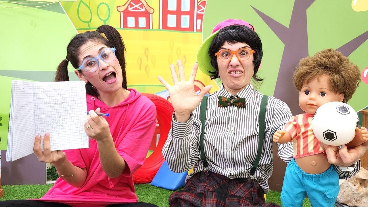 Komik video! Okutay ve Cicisu ödev yaparken Mertcan doğrusunu gösteriyor!