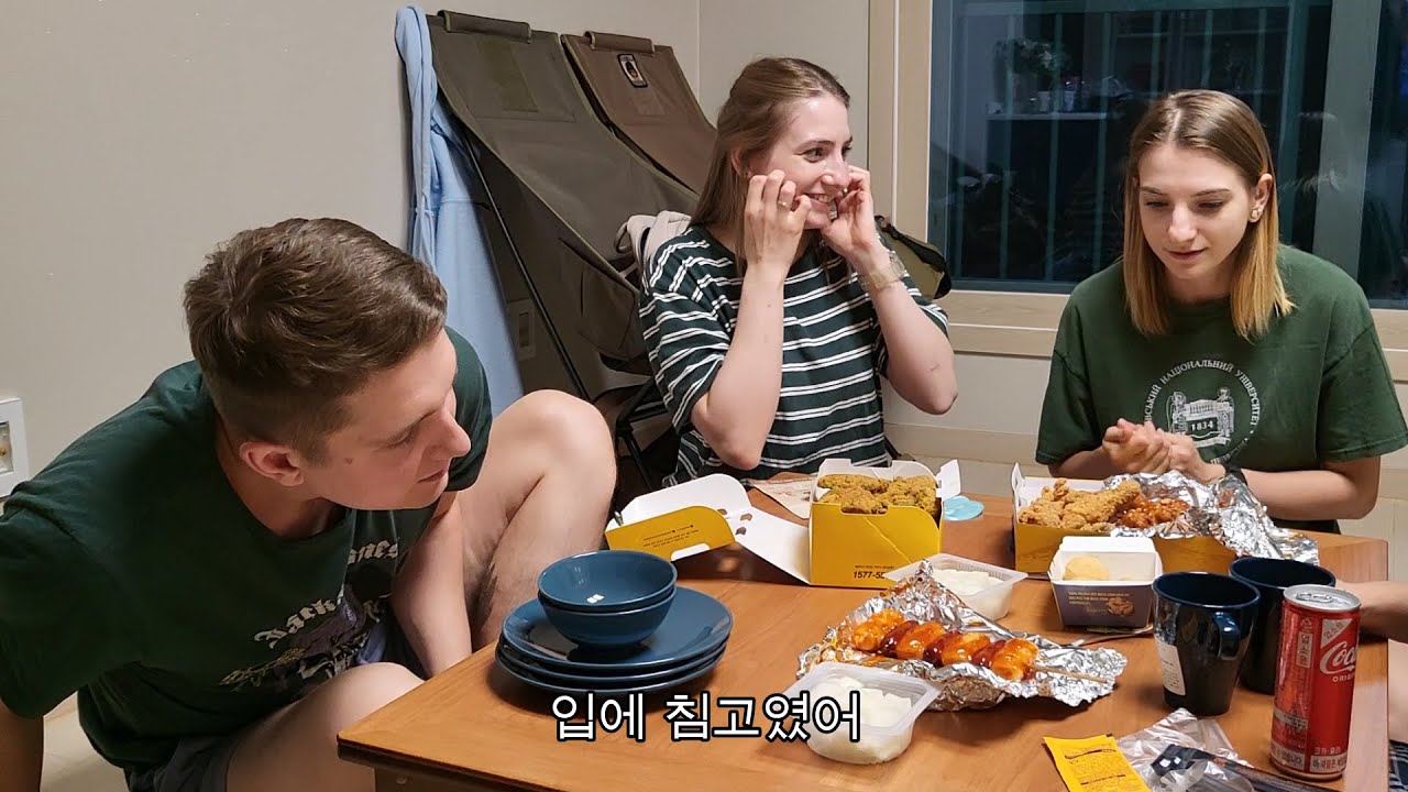처음 먹어본 한국치킨이 늘 먹던 KFC보다 맛있다는 우크라이나 쌍둥이언니