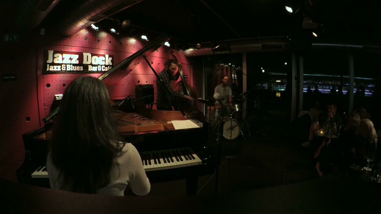 Impromptu over weird times - Eloá Gonçalves TRIO Live at Jazz Dock Prague