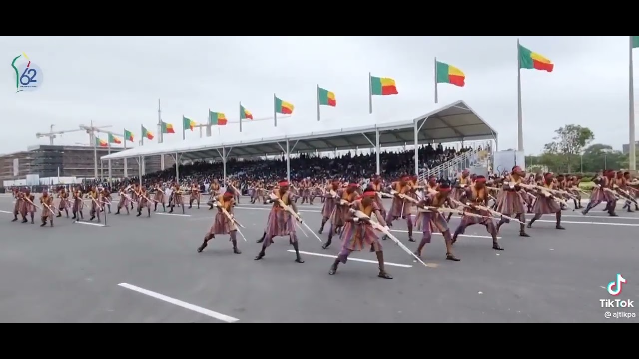 DÉFILÉ DES AMAZONES DU BENIN