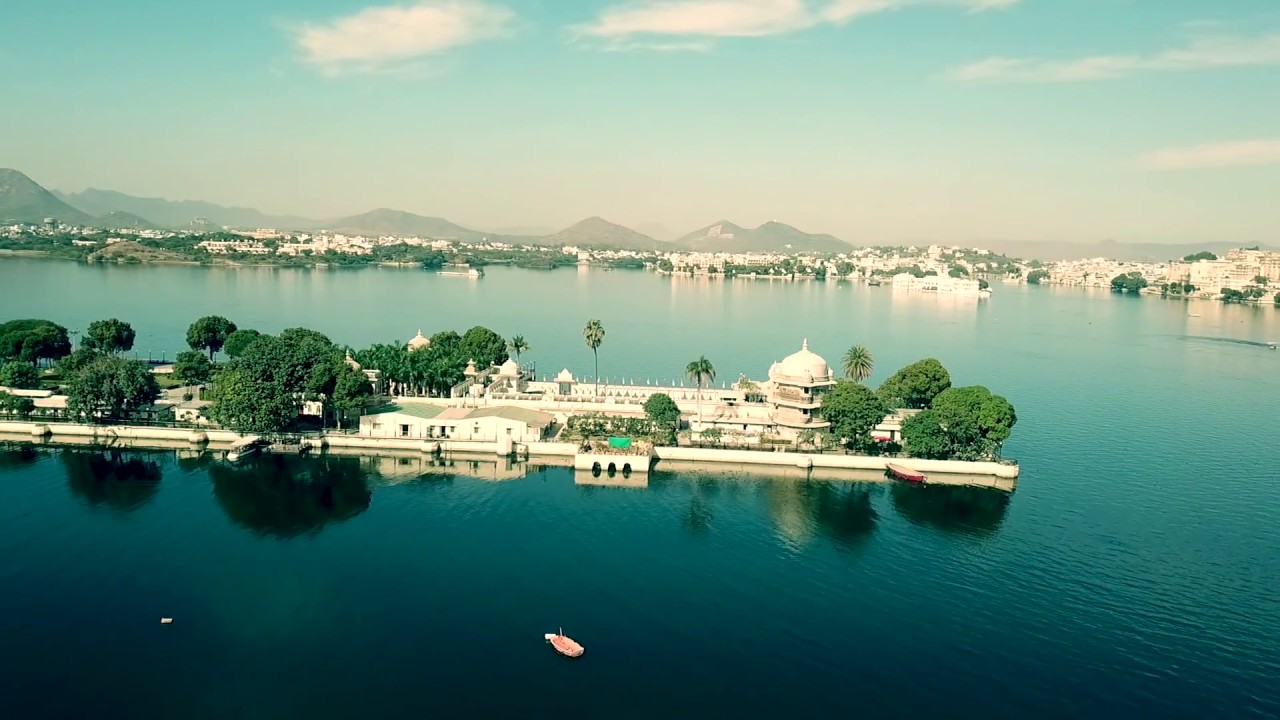 Udaipur - Lake Pichola / Water Palace / City Palace (Mavic Pro Drone Footage)