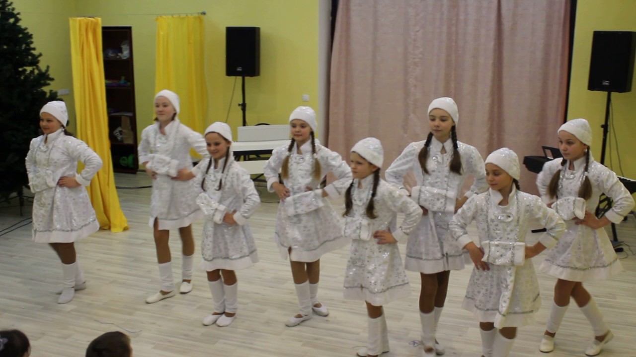 У леса на опушке.