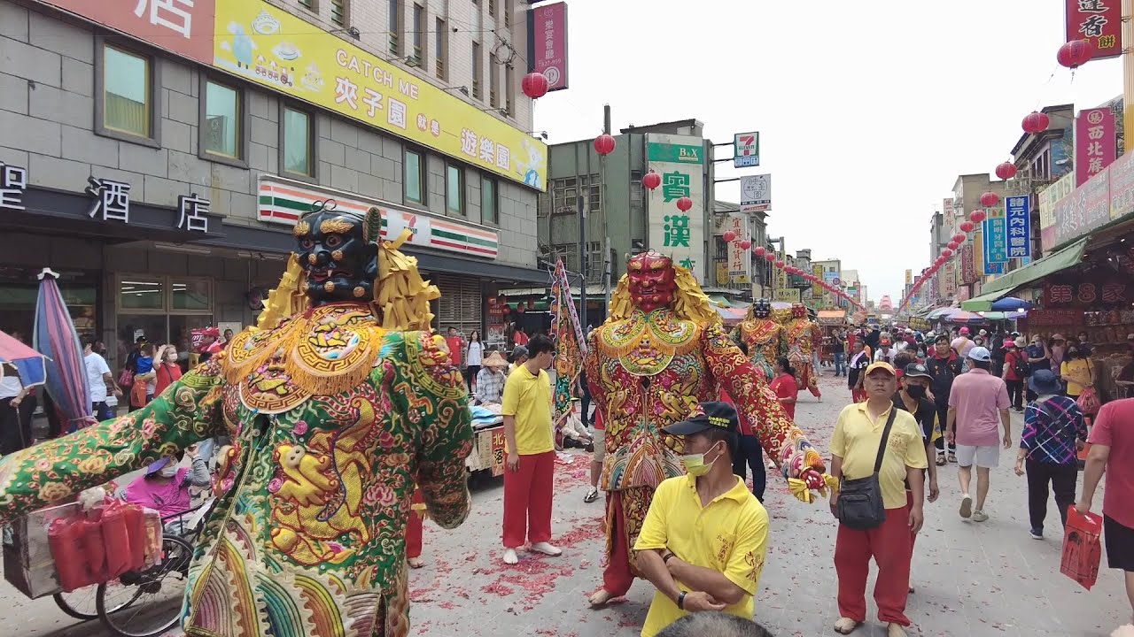 人潮爆滿！「北港朝天宮」媽祖進香期！熱鬧滾滾！一團接一團的進香團排隊等著參拜！