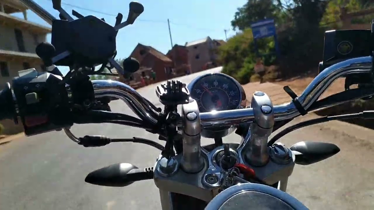 Ambohimahasoa, Fianarantsoa (Voyage à Moto RN7 Madagascar) (Haojue Tr 150s)