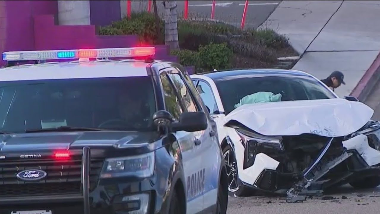 2 injured in serious crash in National City