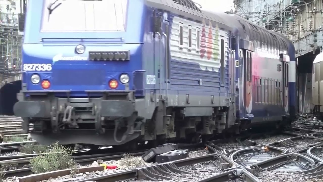 Trains en Gare de Paris St Lazare  Huge Railway traffic !
