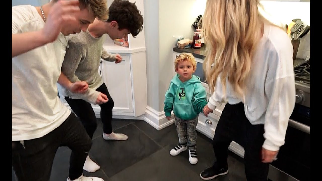 Mini Jake Paul LEARNS TO DANCE At The Team 10 House!!