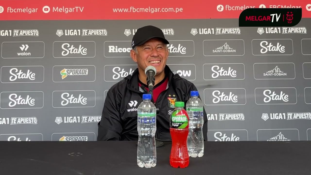 Conferencia de prensa del profesor Juan Reynoso