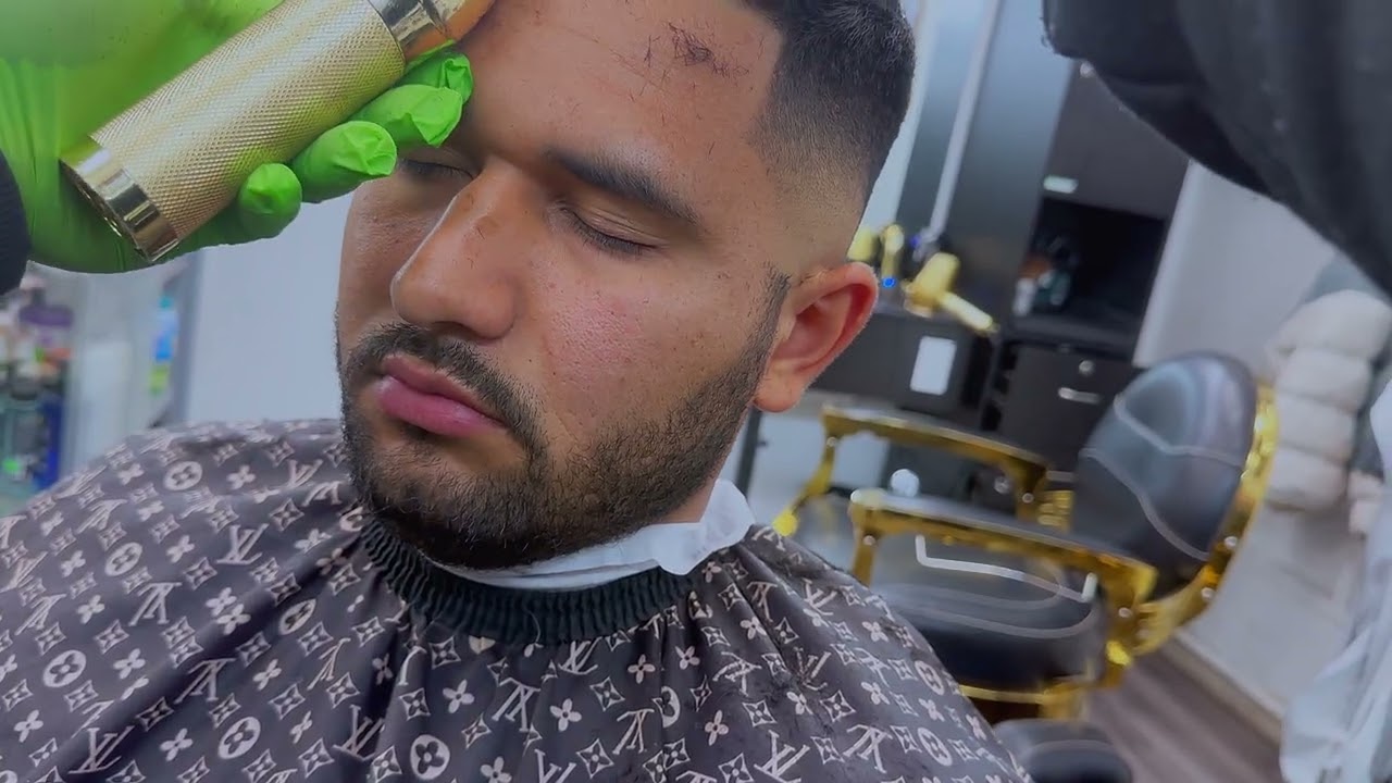 corte mediano fade con barba
