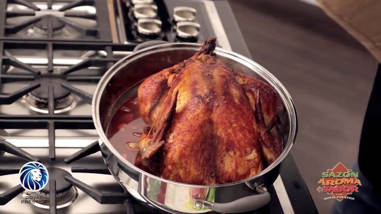 Pavo al guajillo en un ¡SAS!  con Royal Prestige® MX