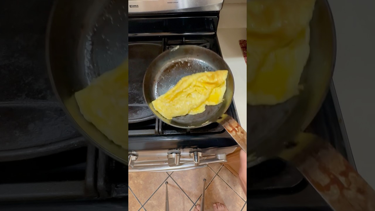 How easy is it to make an omelet with a carbon steel pan? | Darto Pan
