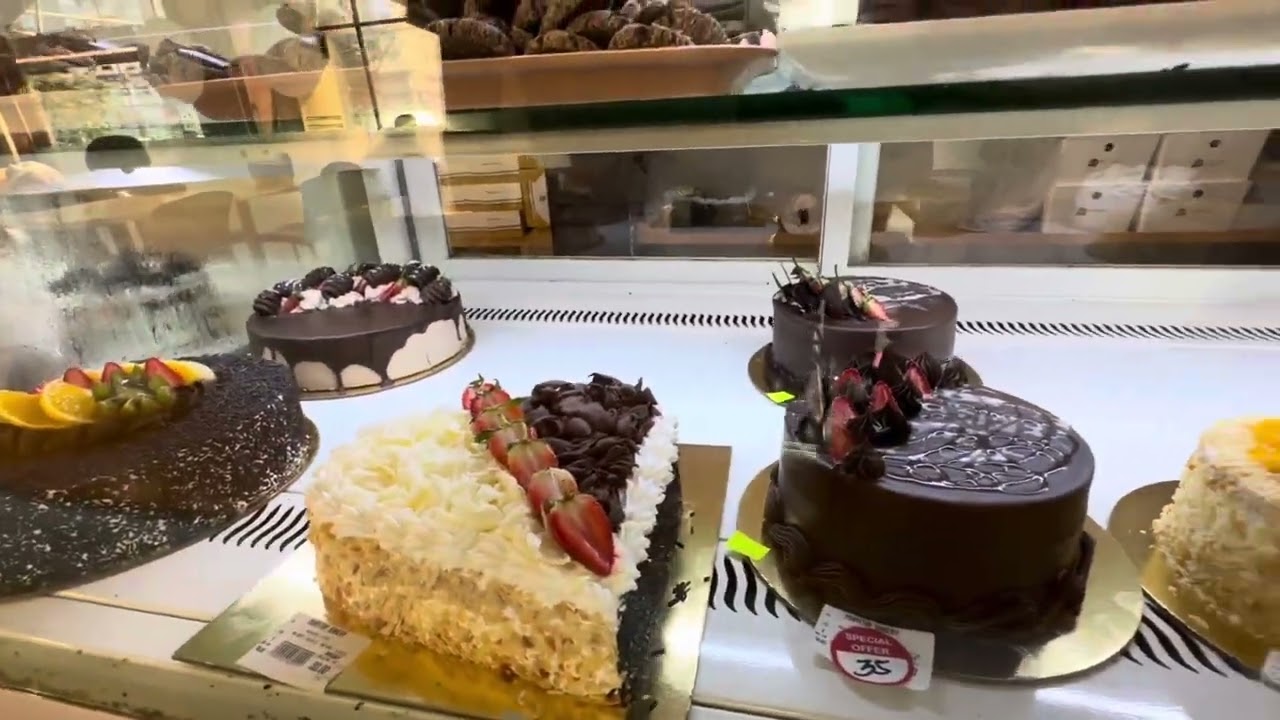 Sharjah me bakery #cake #uae #duabilife #dubaivlog