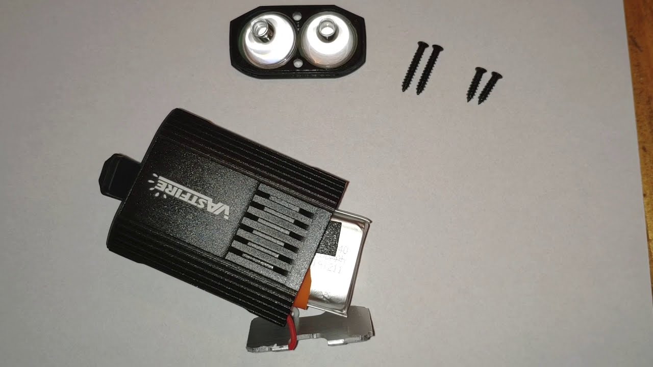 VASTFIRE Y16 LED Bike Light 1500 LM Lumen Fahrradlicht Fahrradlampe T6 (eBay / AliExpress) battery