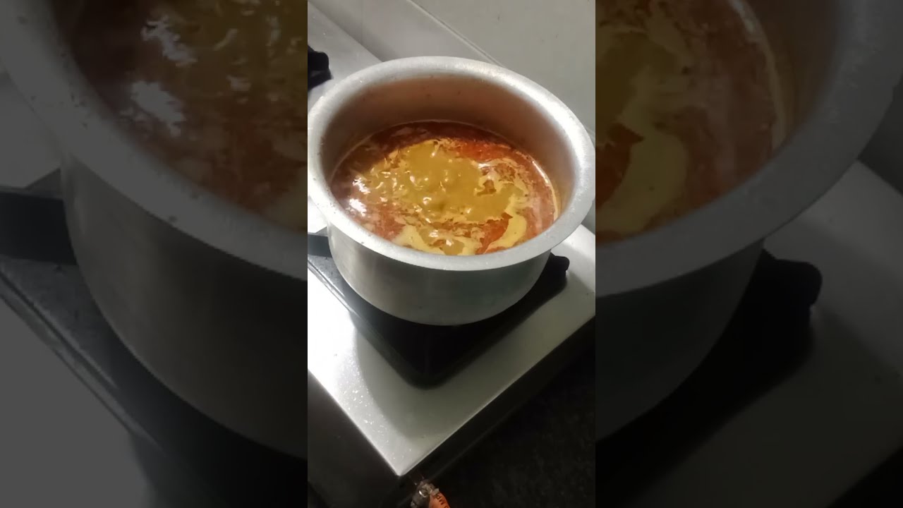 घरगुती मसाल्यातील वाटणाचा झणझणीत गावरान चिकन रस्सा! chicken rassa recipe in Marathi ! chicken recipe