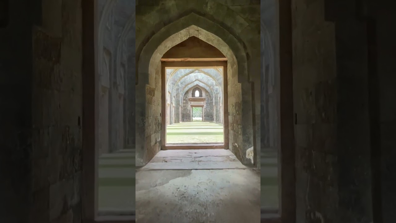 HINDOLA MAHAL, MANDU