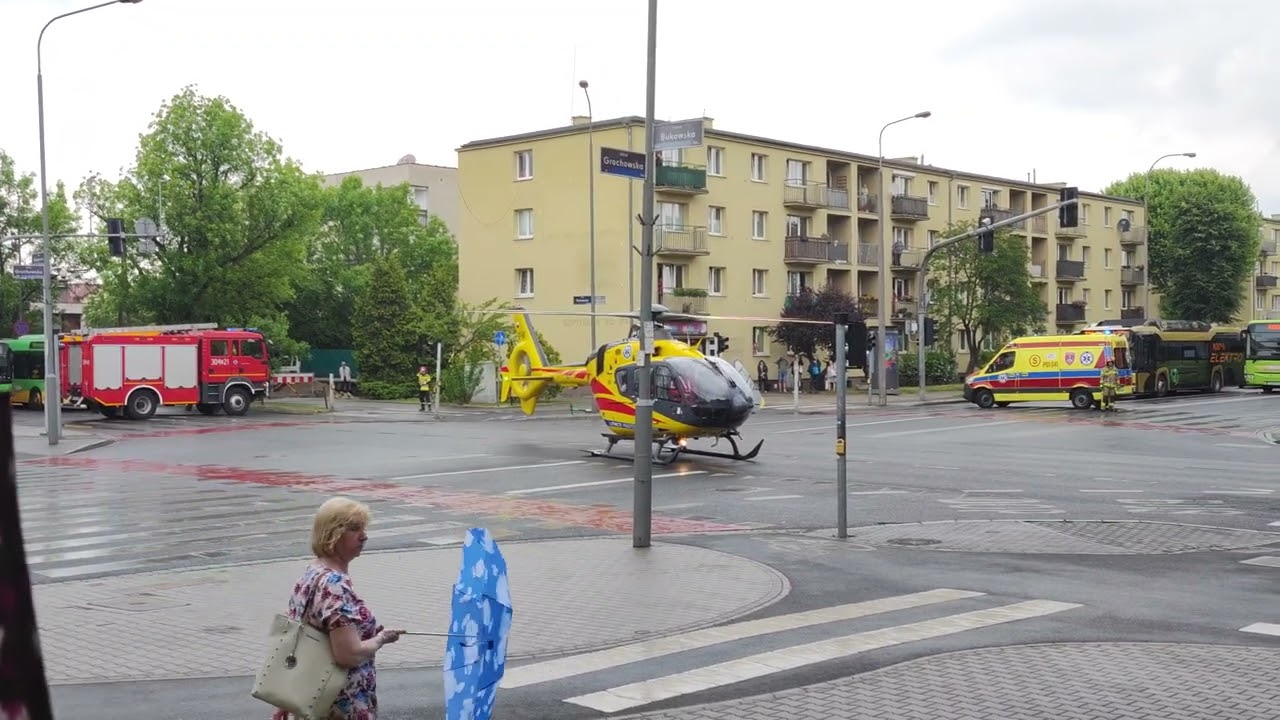 Helikopter LPR lądowanie na skrzyżowaniu Bukowska-Grochowska Poznań. Transport dziecka do szpitala.