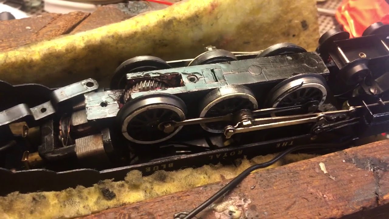 Oiling & working on old Post War American Flyer Trains