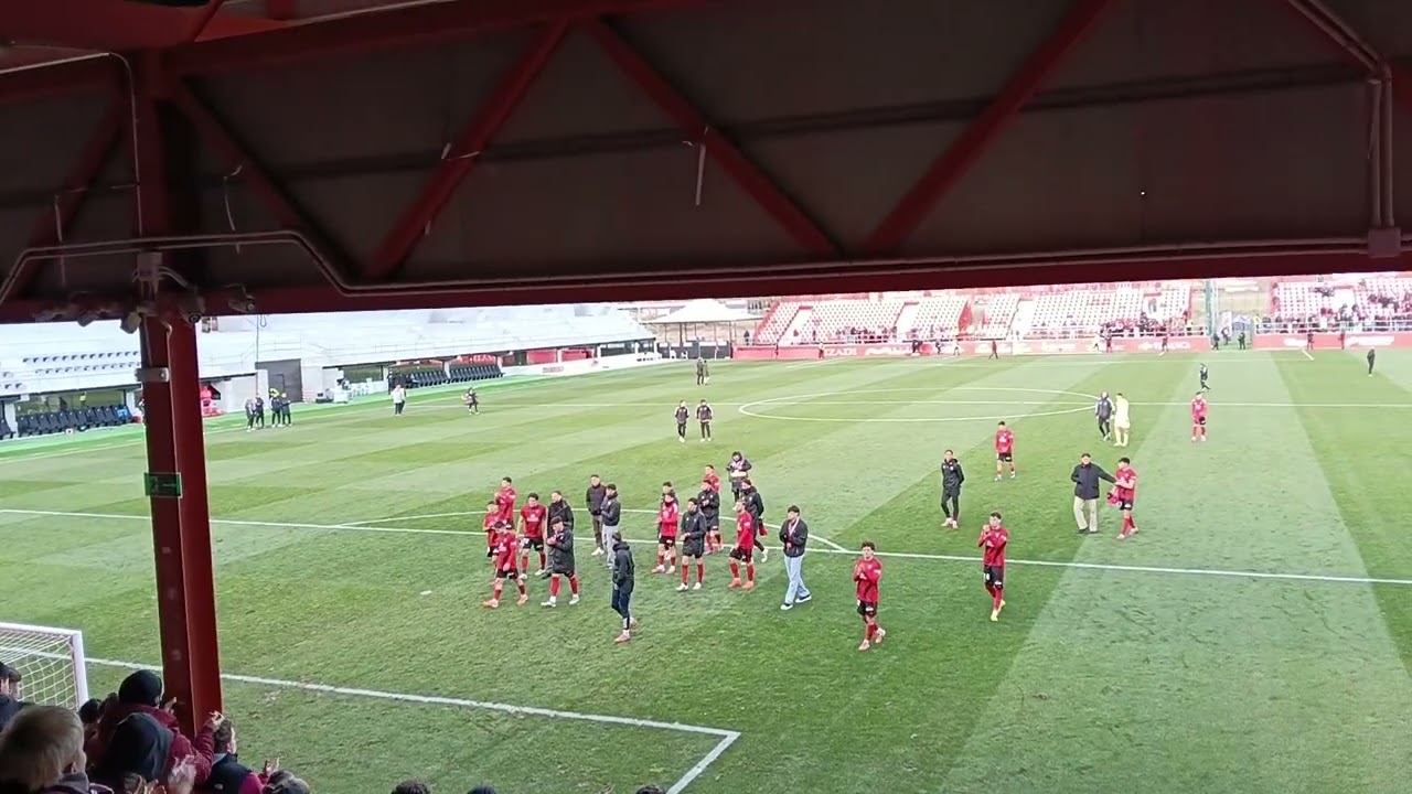 Despedida de Anduva al equipo tras el empate ante el Almería #MirandésAlmería