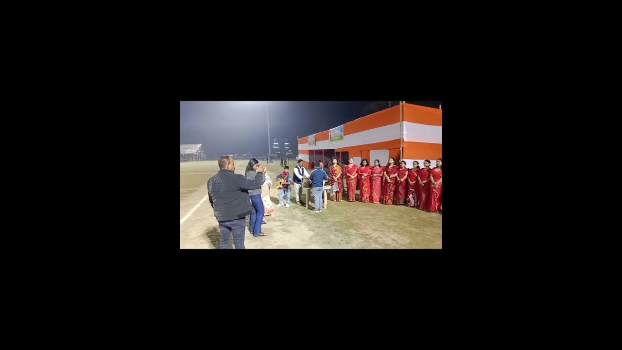 ডিব্ৰুগড় চৌকিডিঙ্গী খেল পথাৰত মহিলা ফুটবল ফাইনেল প্ৰতিযোগিতাত মহিলা সকলৰ সমবেত সংগীত 