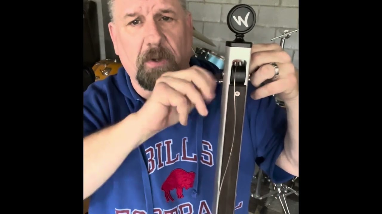 Whamola - Changing the Cello string.