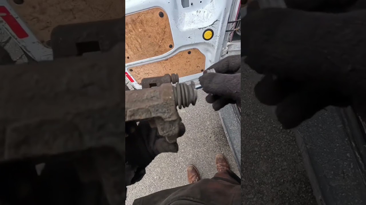 👉Один тонкий слой смазки может значительно замедлить коррозию 👍🛠️ #ЖизньМеханика #РжавыйРемень #С...