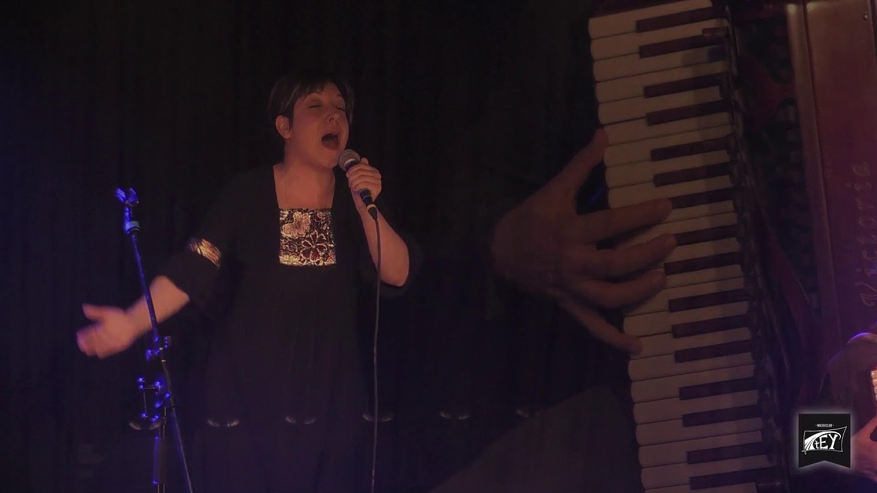 Maria Mazzotta (concert in Muziekclub 't Ey)