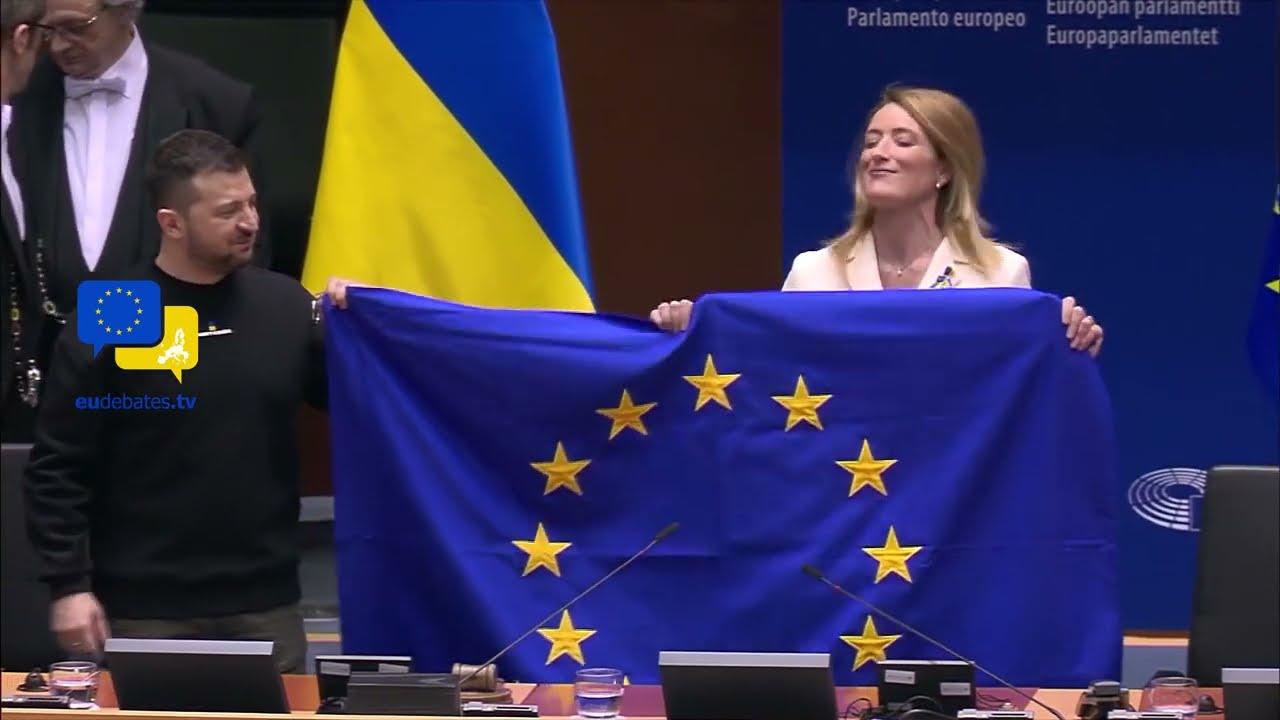 Zelensky greeted with standing ovation, cheers at EU Parliament!