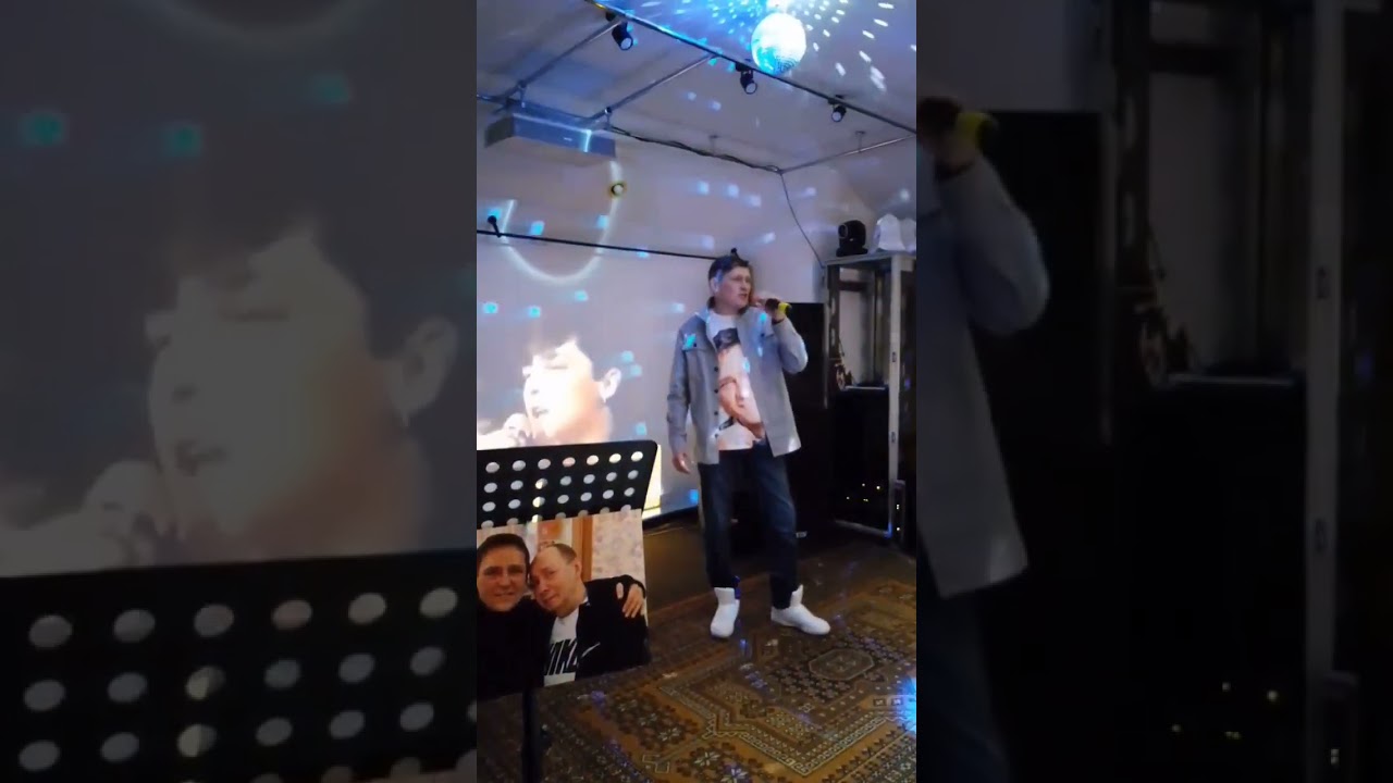 Я откровенен только лишь с луною.