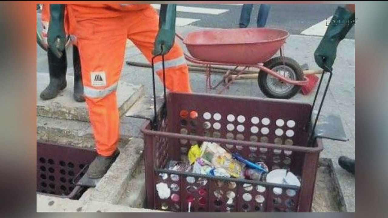 Vereadora de Balne&aacute;rio Cambori&uacute; apresenta projeto para facilitar a limpeza dos bueiros