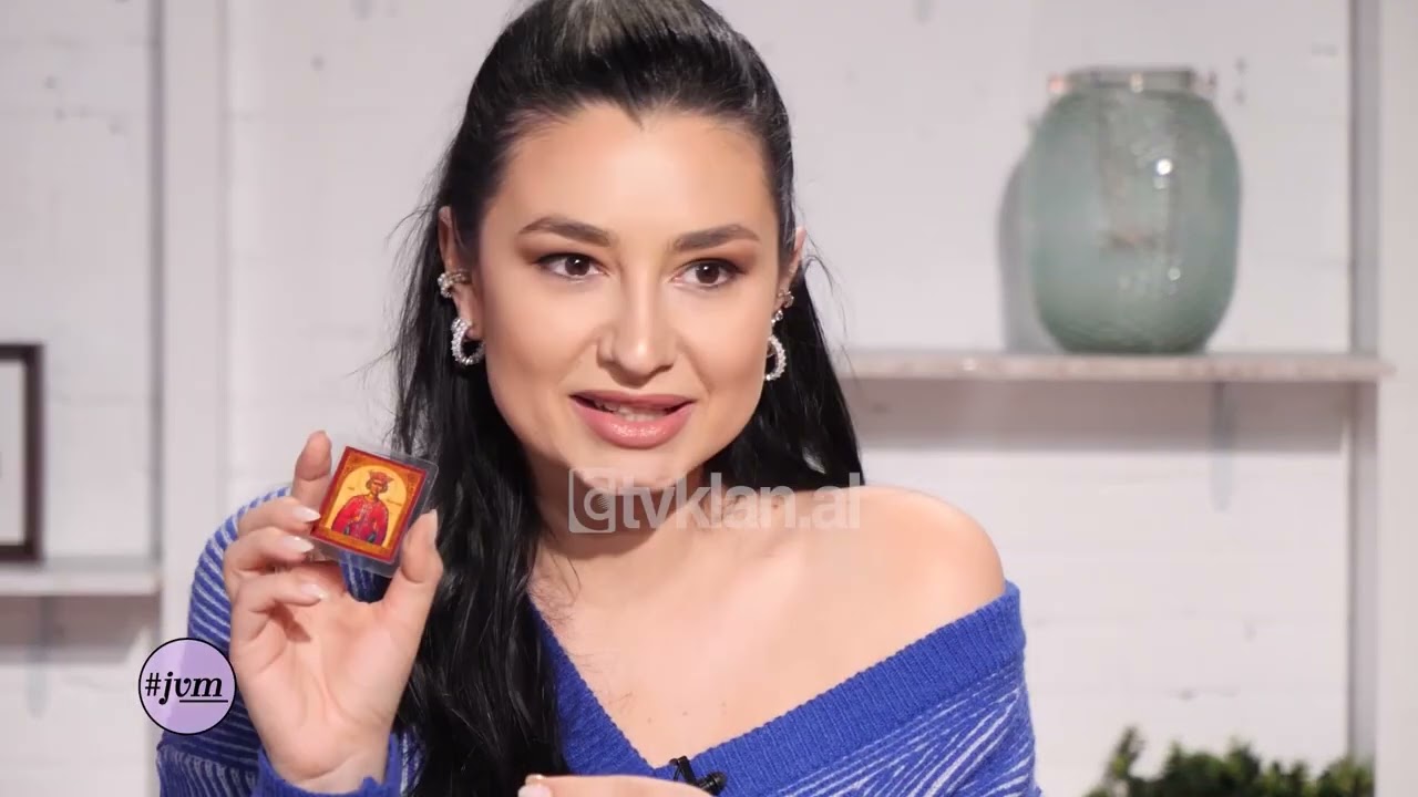 Moderatorja Katerina Trungu tregon se çfarë sendesh mban në çantën e saj