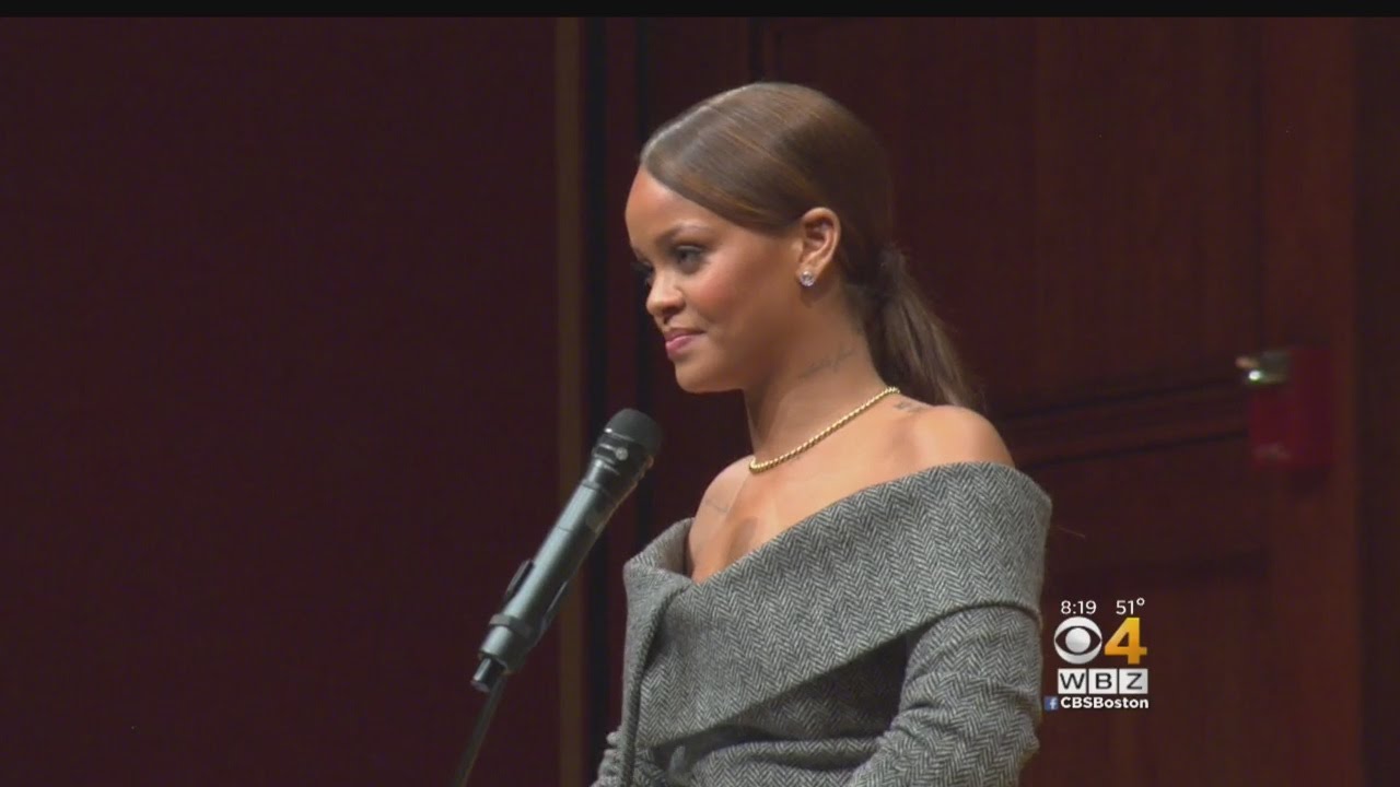 Rihanna Awarded Humanitarian Of The Year At Harvard