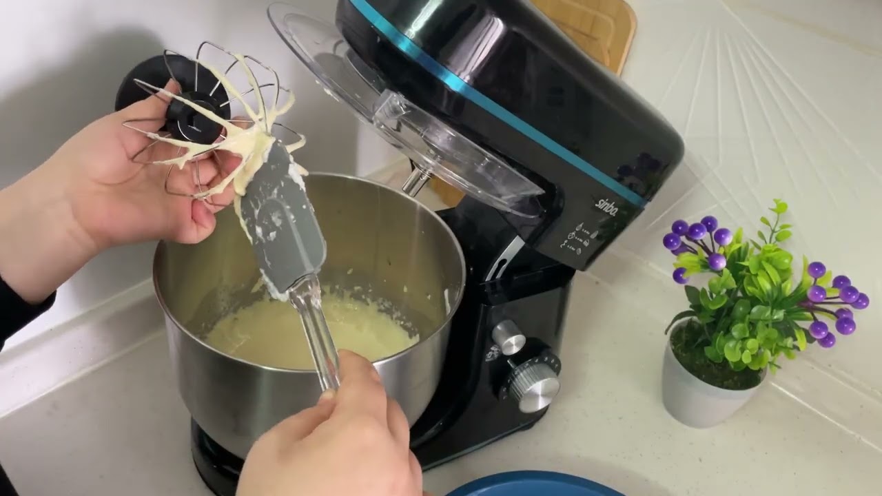 “Evde pasta yaptık 🍰Sonuç sizce nasıl? 😄Beğen + abone olmayı unutma!”