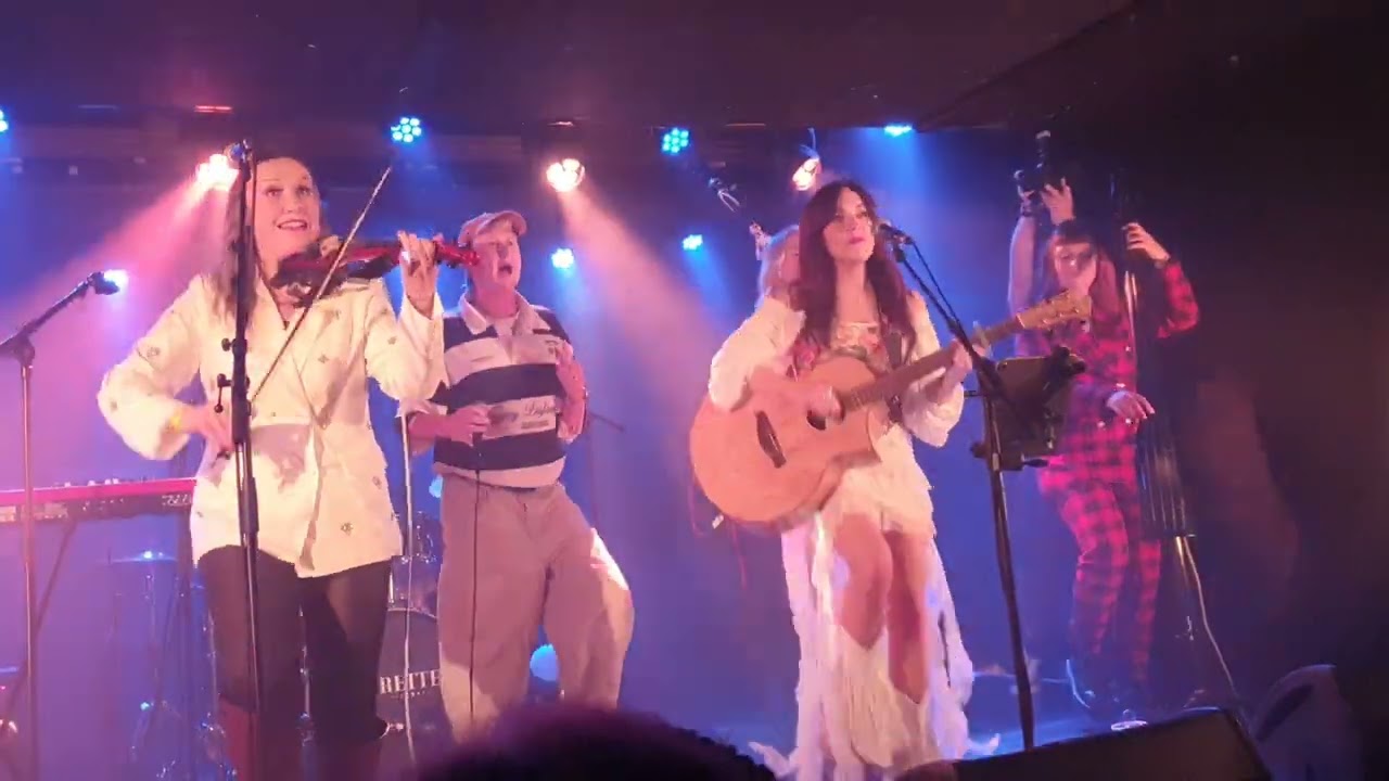 The Laurettes and Jarad Rowan - Donald Where's Your Troosers? (Glasgow, 19 January 2026)