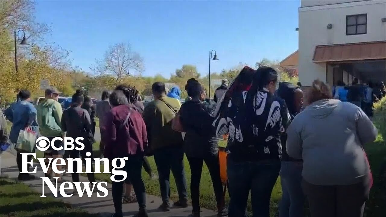 Furloughed workers visit food bank as shutdown drags on: 