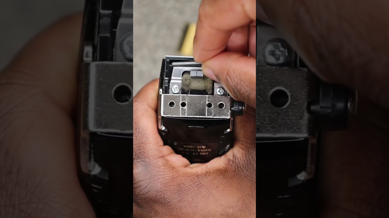 Как поменять лезвия в машинке для стрижки🔧💈