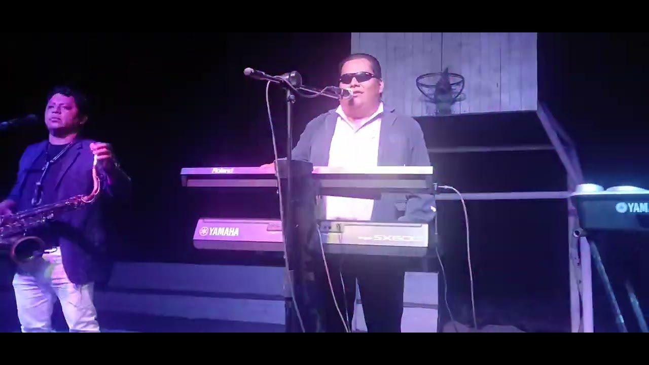 Mencho y sus teclados