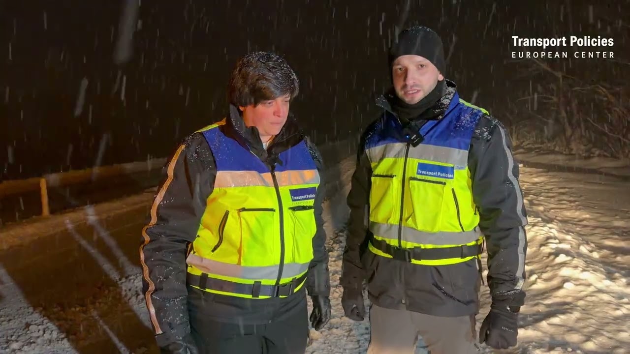 ❄️ Обилен снеговалеж обхвана цялата страна снощи и създаде затруднения в придвижването.