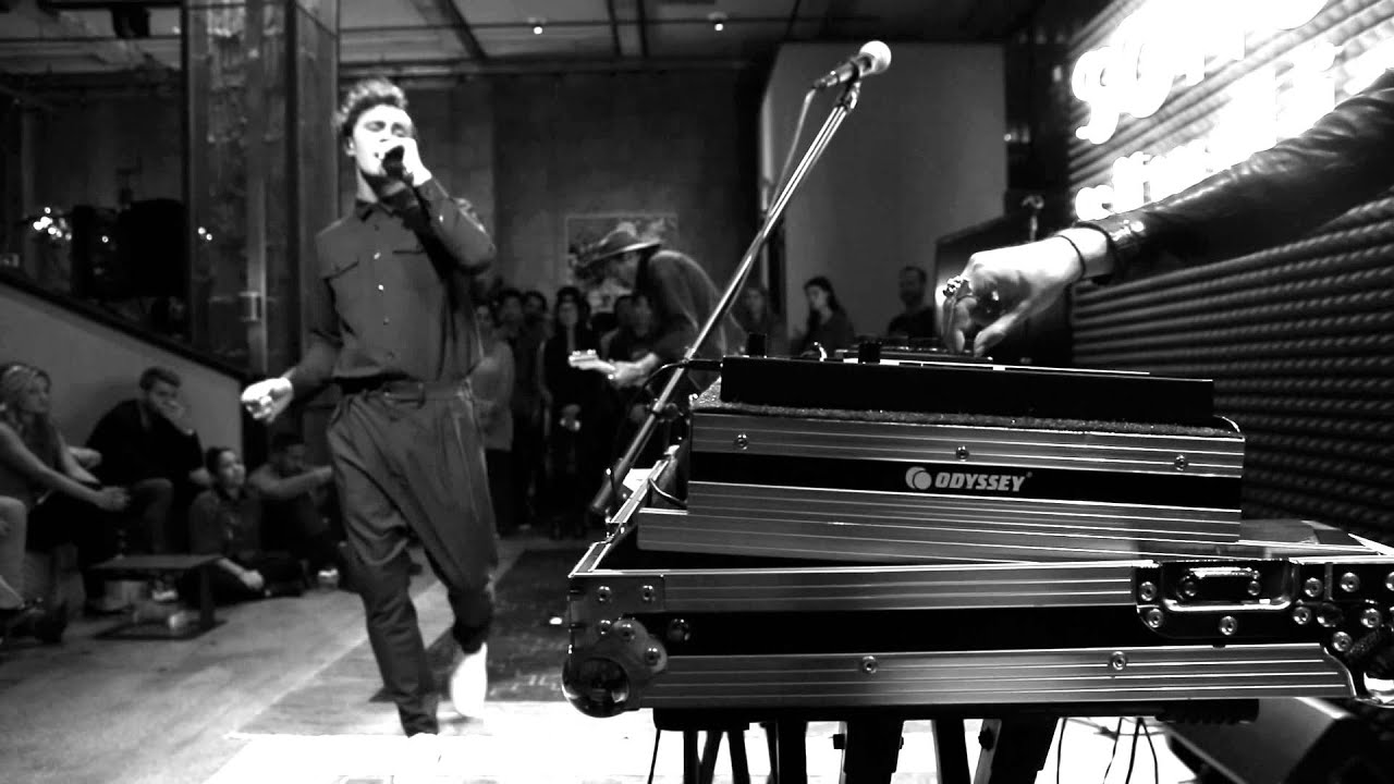 Mikky Ekko performing 