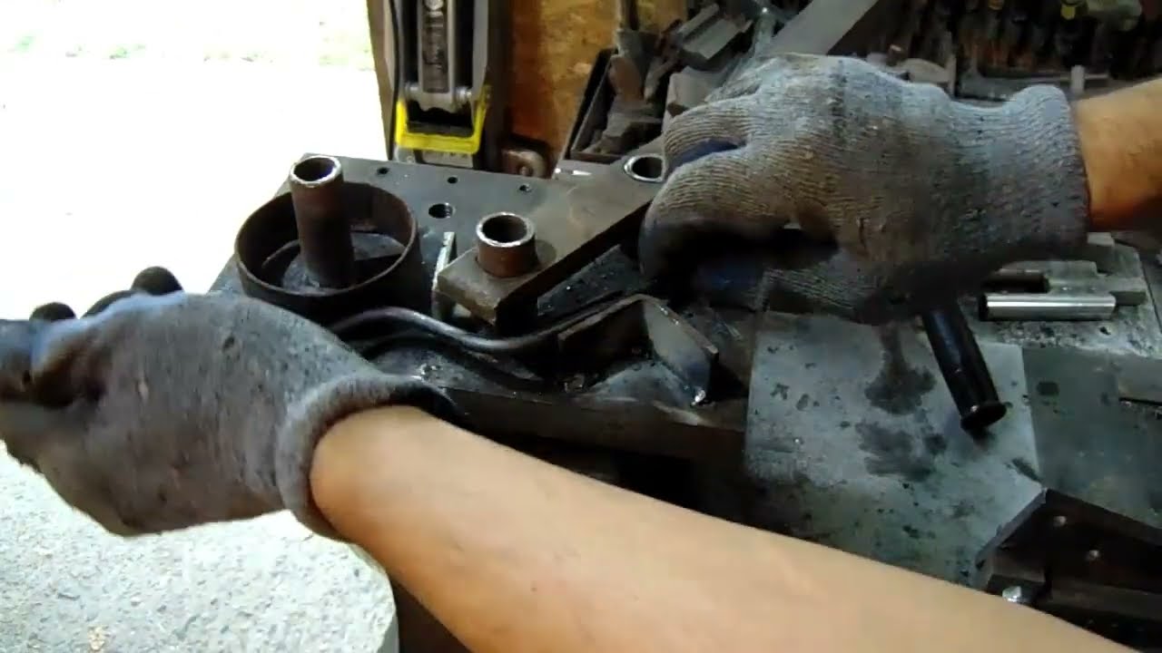 Steel rod bending tool