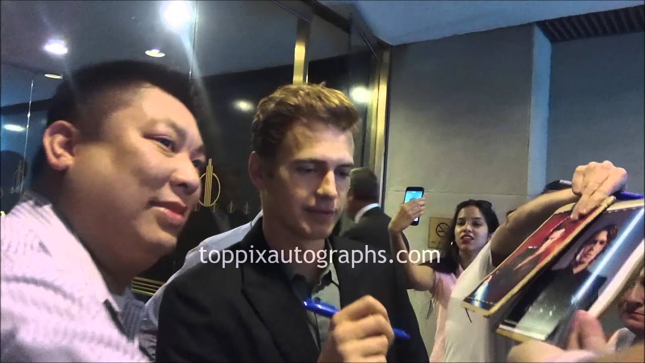 Hayden Christensen - SIGNING AUTOGRAPHS while promoting '90 Minutes in Heaven' in NYC