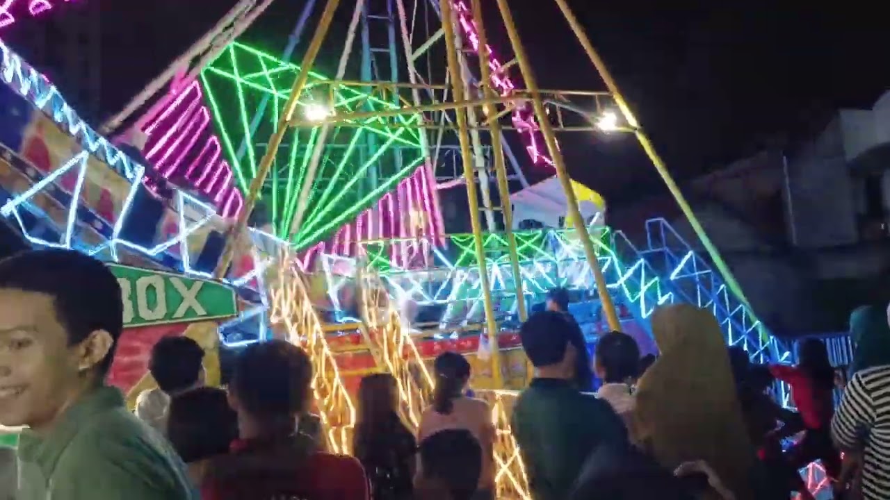 MOMEN MENEGANGKAN KORA-KORA MAU LONCAT