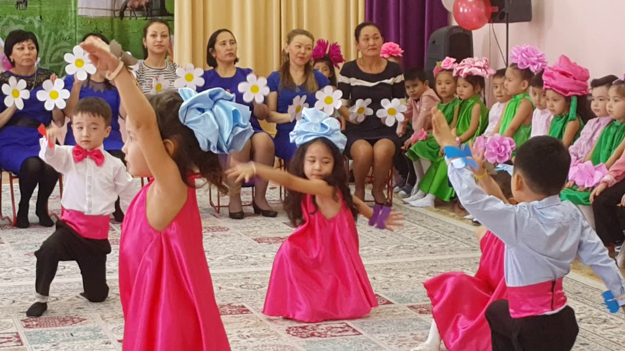 Трогательный танец мам и детей весь зал плакал! детский сад 58 Оркен