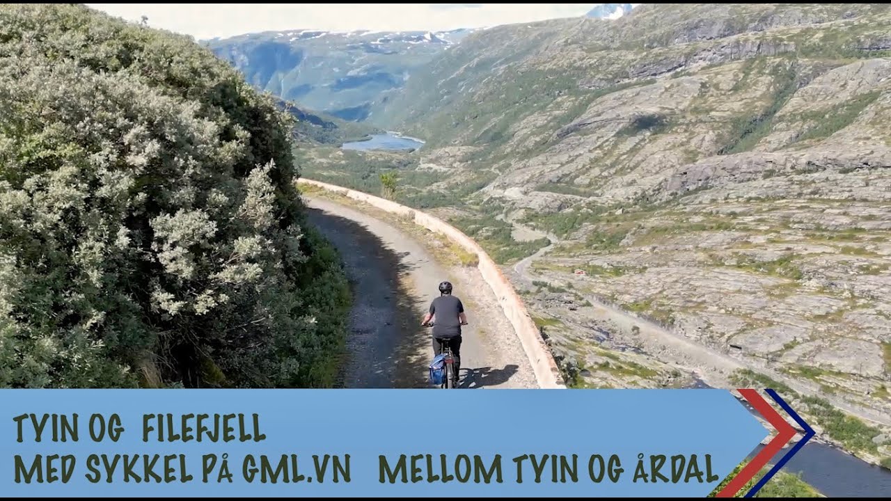 Med sykkel på gamleveien mellom Tyin - Årdal
