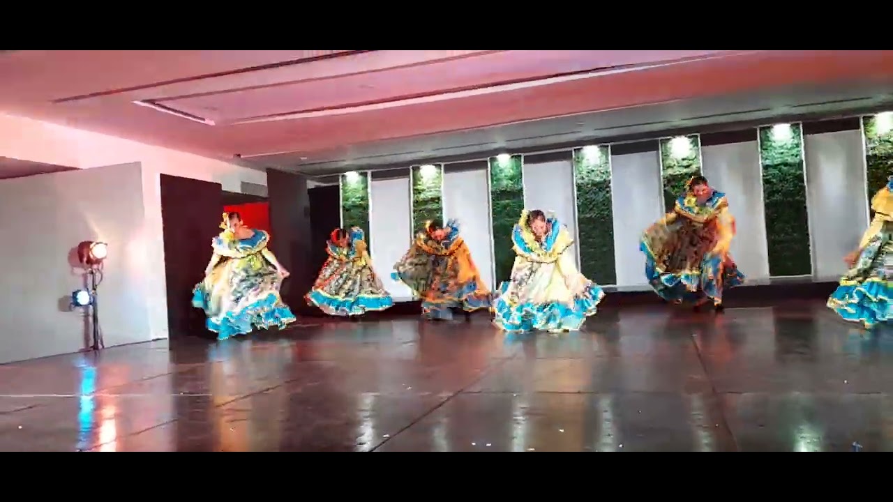 querencias de mi llano, bajo la coreografía del profesor Efrain Malvacia, y Ivan Valderrama