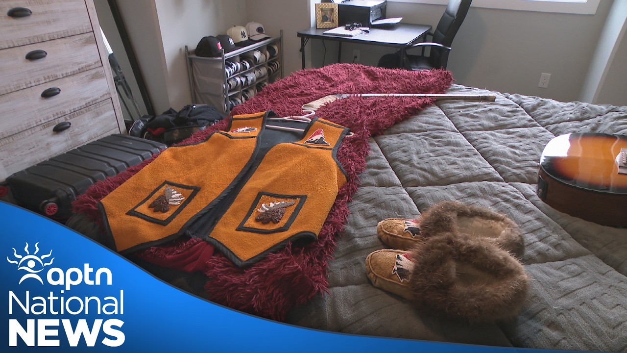 В гостях у семьи Гэвина Маккенны в преддверии драфта НХЛ | APTN News