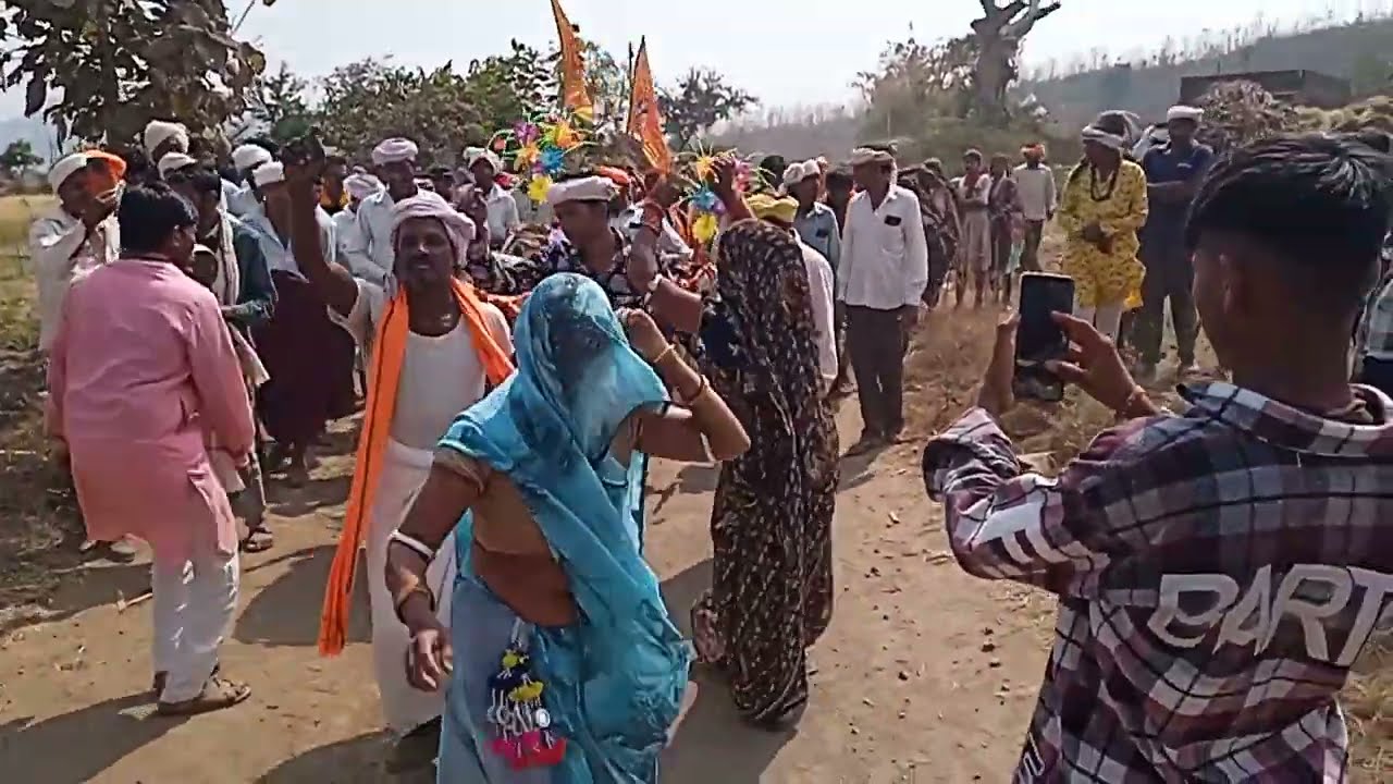 आदिवासी ढोल बजा नाच💃🏼 ना रित हरि वाज रातलीपु रा   मैं 2026 में भाई बहनों महाशिवरात्रि का लाभ लीए