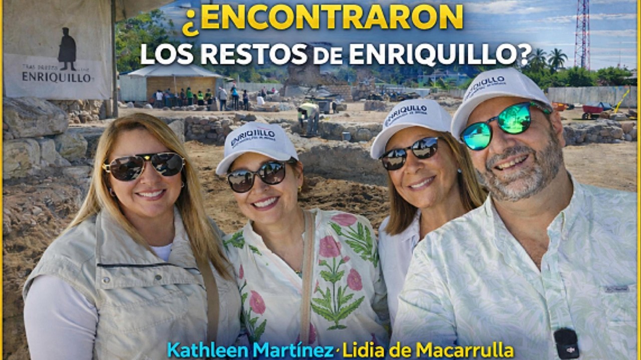 Kathleen Martínez en Azua 🏺 Tras los Restos de Enriquillo  @Fundación Macarrulla @hellox2travels   Paola y Edgardo