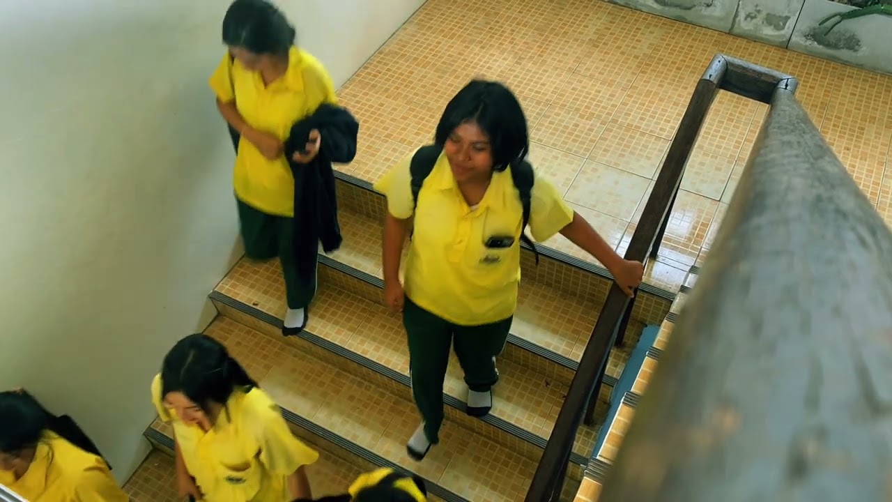 ส่งงานวิชาดนตรี MV เพลง จากตรงนี้ที่ (เคย) สวยงาม -AYLA’s